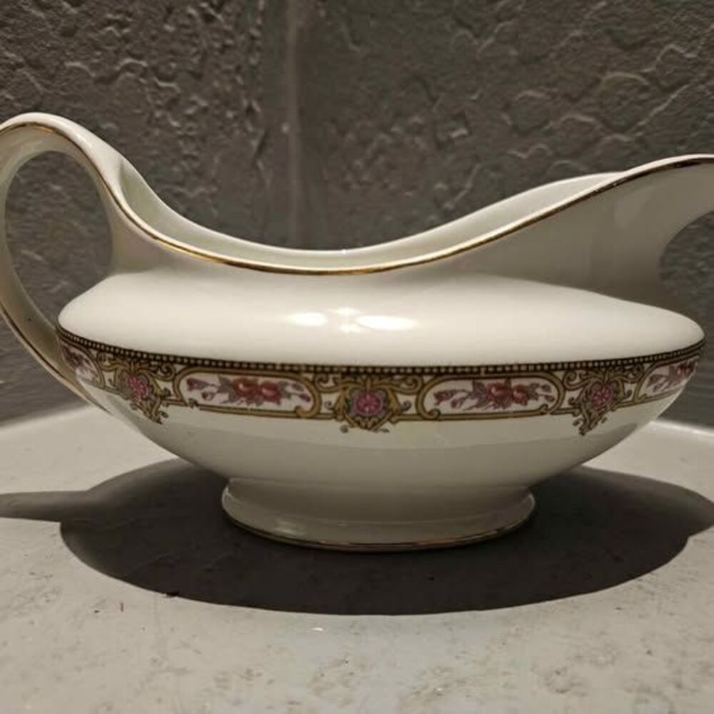 Gravy Boat Johnson Brothers Ormsby 3.5" x 7"